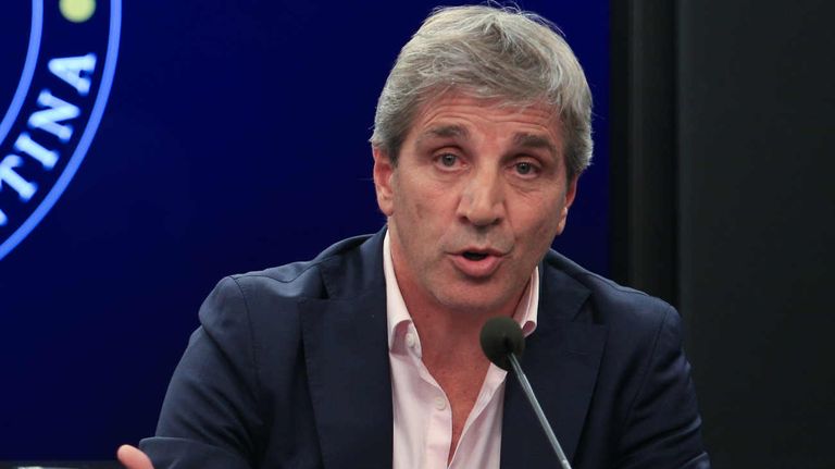 Luis Caputo, y el presidente del Banco Central, Santiago Bausili 20240110