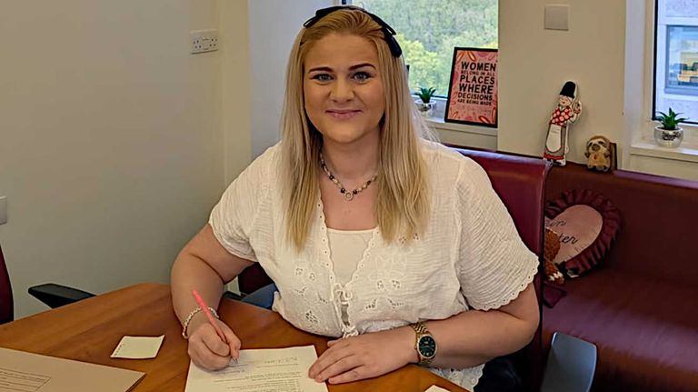 Alex Davies-Jones, ministra de Justicia del Reino Unido