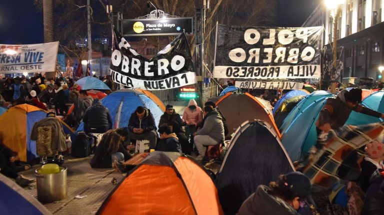 Acampe en Plaza de Mayo 20220810