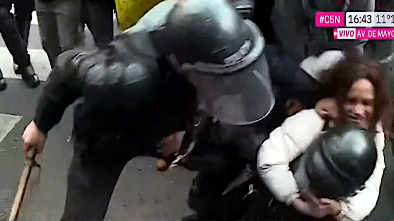 Represión descontrolada en el Congreso en la protesta de los Jubilados 20250723