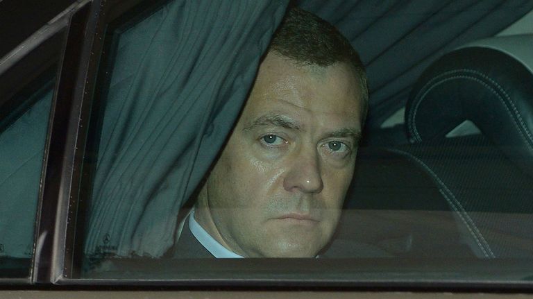 Medvedev deja de ser la mano derecha de Putin en el Gobierno.