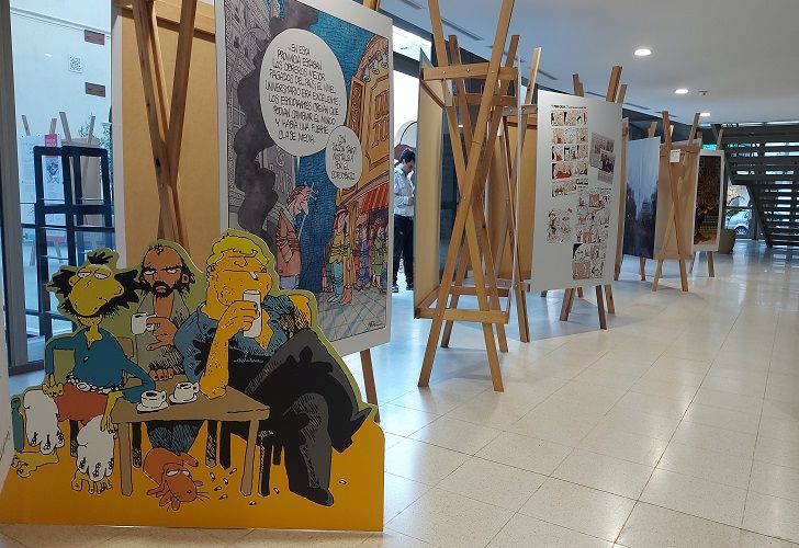 Expositores muestra comics UNC