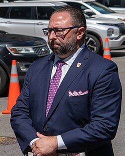 Jason Miller, el asesor de Trump indicado de colaborar con la salida de Flávio Bolsonaro
