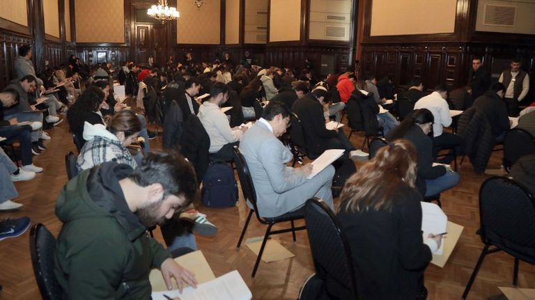 Ninguno de los 117 médicos que volvió a rendir el Examen Único de Residencias revalidó su nota