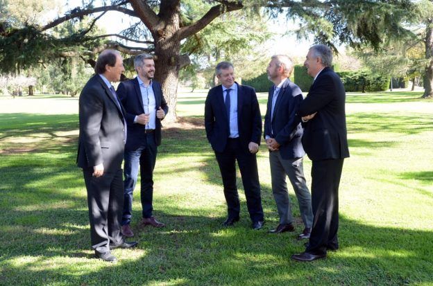 El Gobierno presiona a Ernesto Sanz para ser el candidato a vicepresidente en octubre.