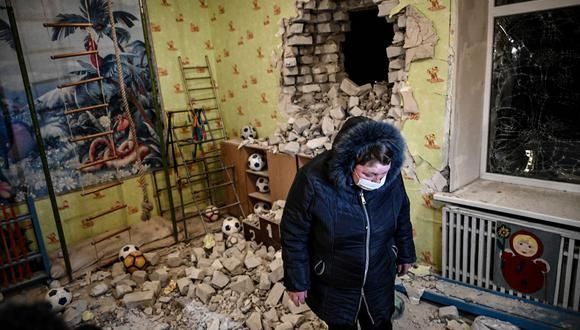 Los restos de la guardería de niños, atrapado en medio de los bombardeos