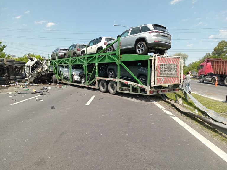 Choque de dos camiones en Panamericana altura km46