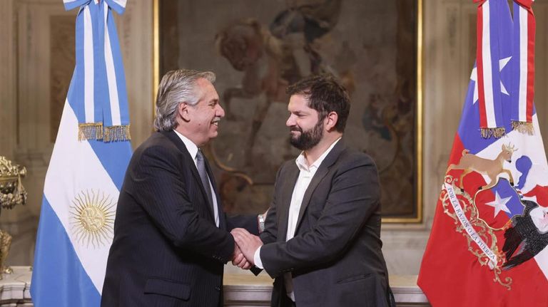 El presidente Alberto Fernández con su par chileno Gabriel Boric