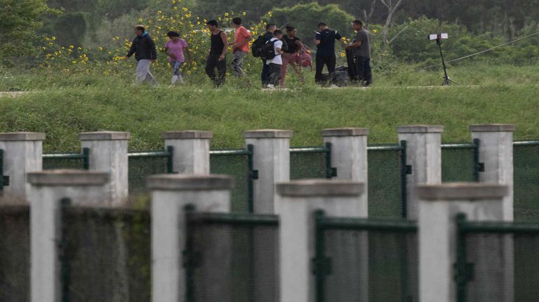 Migrantes en la frontera entre México y Estados Unidos 20230510
