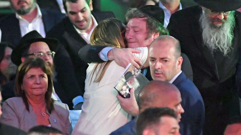 El Presidente Javier Milei asiste al acto de encendido de velas de la gran Janukiá 20231212