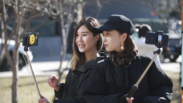 China aplicó restricciones para los menores de edad respecto a los streamers