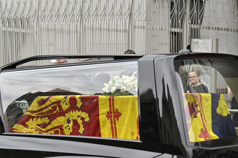 reina Isabel II