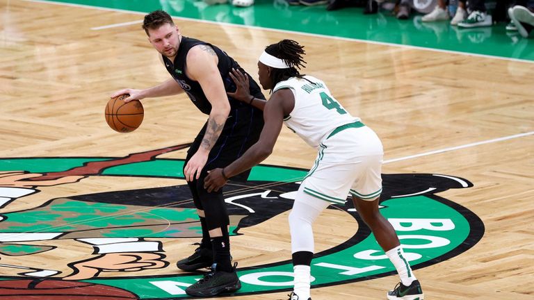 Finales de la NBA: Boston arrancó con una clara victoria sobre Dallas.