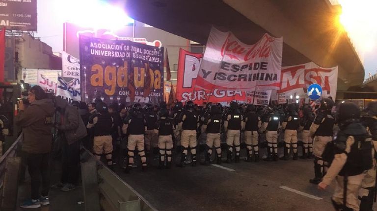 Operativo en Puente Pueyrredón.
