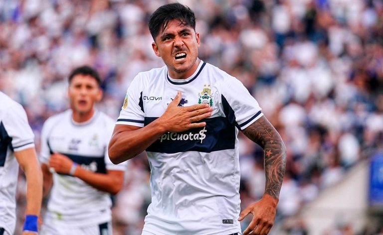 Gimnasia venció 3-1 a Racing en el Bosque.