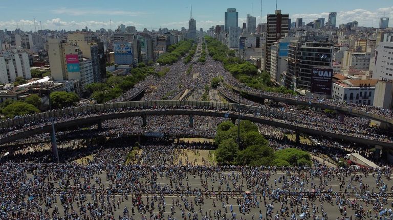Festejos en el camino de los campeones