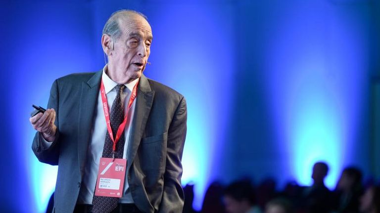 Arriazu estimó que el incremento de los depósitos en pesos del sector público no se explica únicamente por el superávit fiscal y afirmó que ese mecanismo retiró $18 billones del mercado.