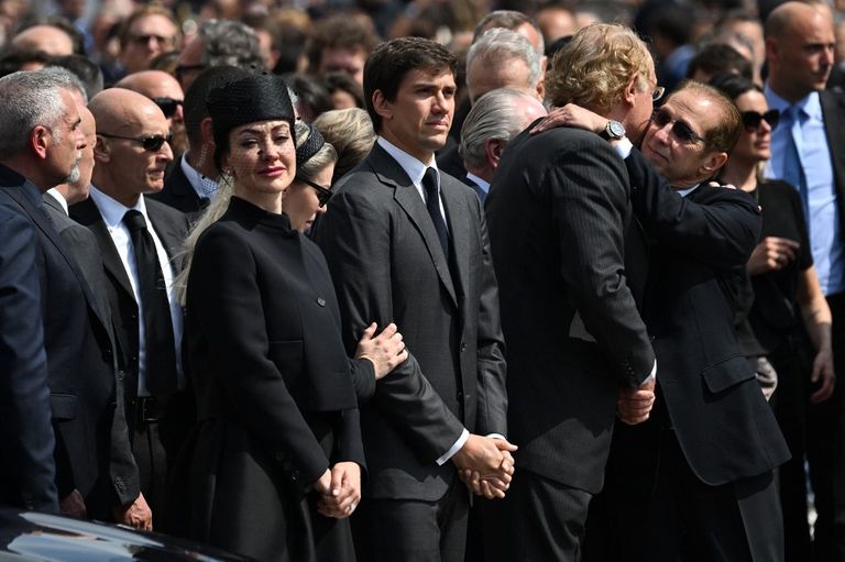 Los hijos de Silvio Berlusconi en su funeral