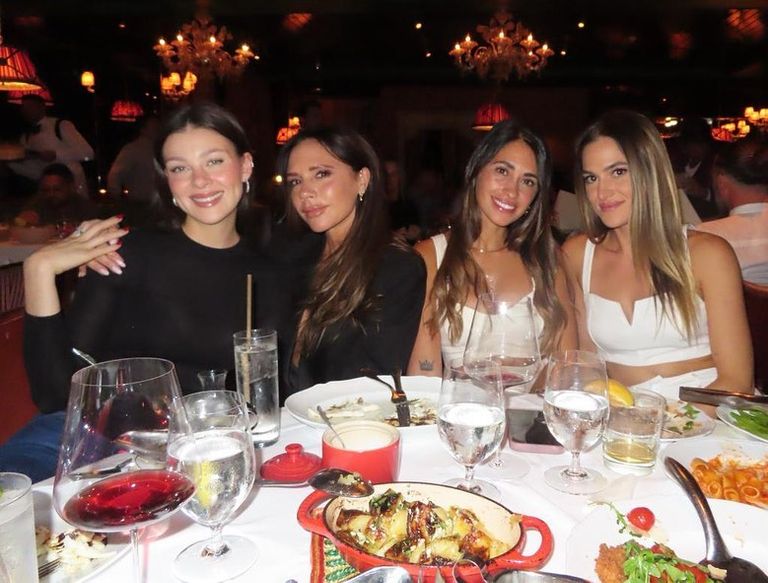 Lionel Messi y Antonela Roccuzzo con los Beckham