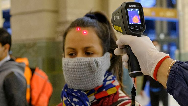 TECNOLOGÍA PARA TOMAR LA TEMPERATURA EN ESTACIONES DE TREN