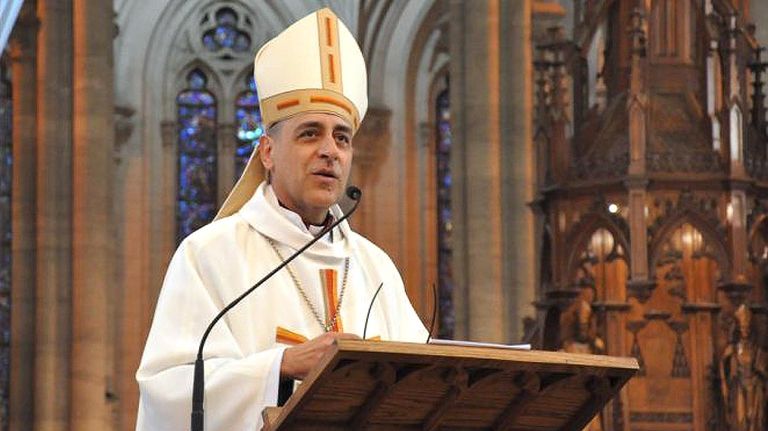 Mons. Víctor 