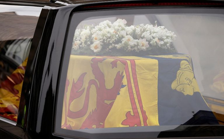 reina Isabel II
