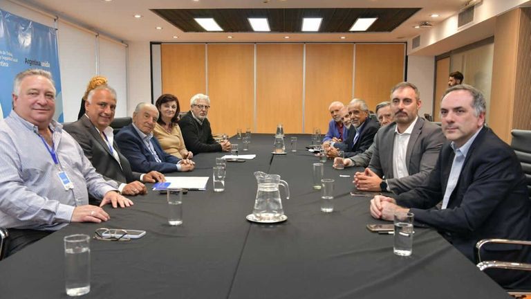 armando cavalieri titular del sindicato de comercio y la ministra de trabajo, kelly olmos 20231026