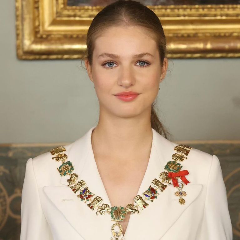 Solemne, impoluta y segura: La princesa Leonor juró a la Constitución de España
