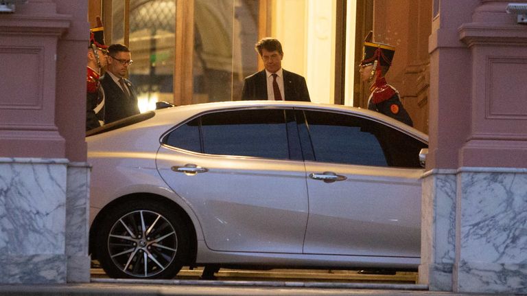 AS BAIRES, ABRIL 10: Los representantes de la CGT se retiran esta tarde de la Casa de Gobierno 20240410