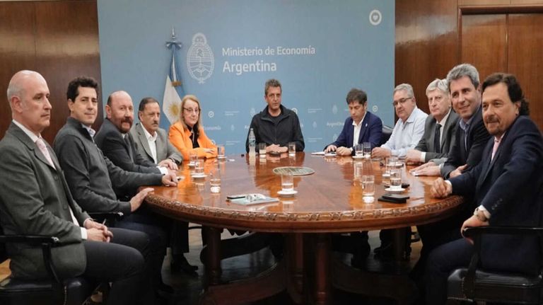 Massa con gobernadores 20231128