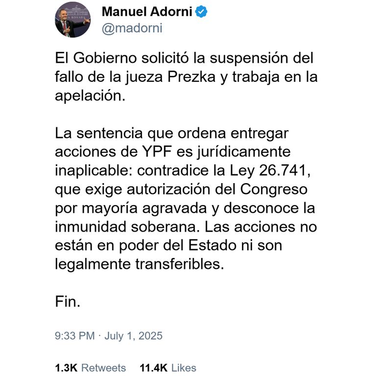 Posteo Manuel Adorni sobre YPF