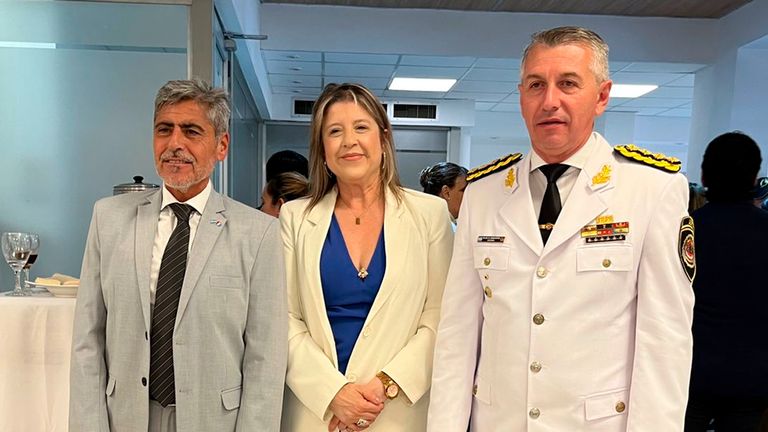 Quinteros junto a Monteoliva y el Jefe de la Policía