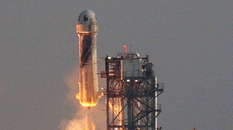 Regreso de Bezos desde el espacio 20210720