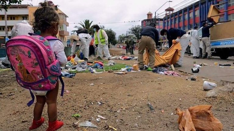 Los migrantes venezolanos en Chile protagonizan un volcán humanitario, incluso con la quema de sus pocas pertenencias.