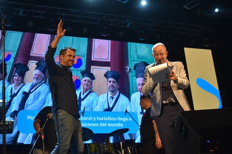 Marcos Torres, el intendente de Alta Gracia en la Fiesta de las Colectividades