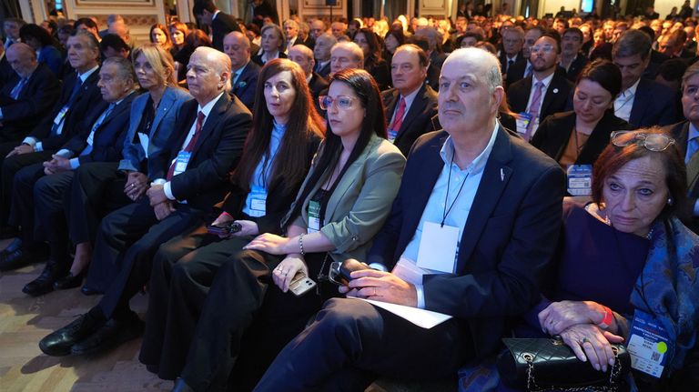 Pettovello y Sturzenegger en council 21082025