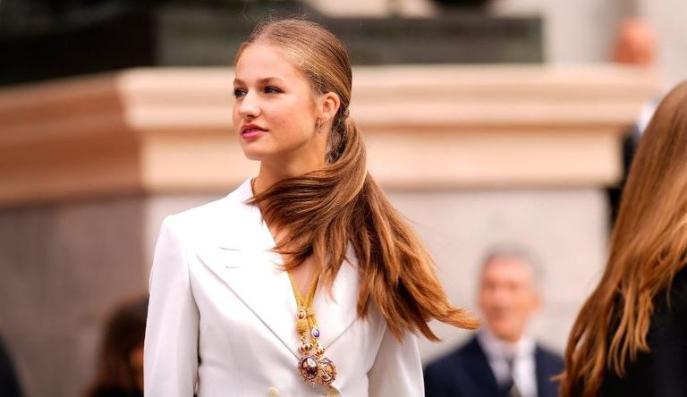 La princesa Leonor eligió un elegante look sastrero para su acto de jura