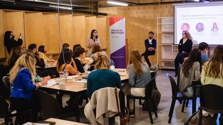 Mujeres y tecnología