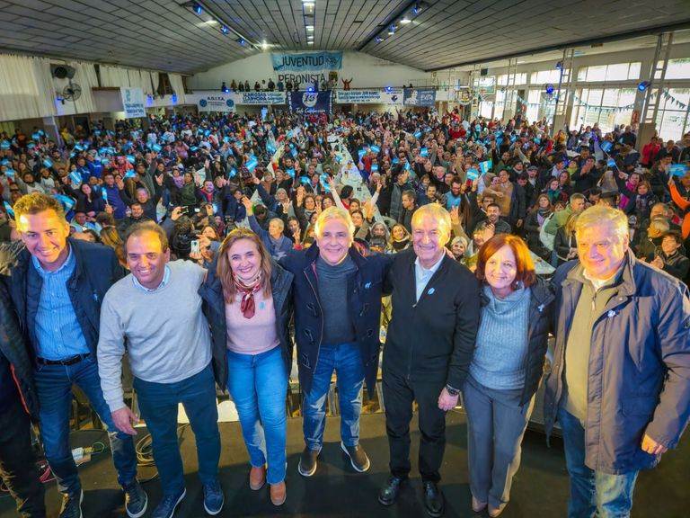 Acto de cierre de Llaryora en Río Cuarto junto a Schiaretti y Llamosas