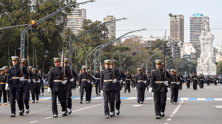 Macri encabeza el desfile militar del 9 de Julio 20190709