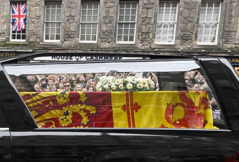 reina Isabel II