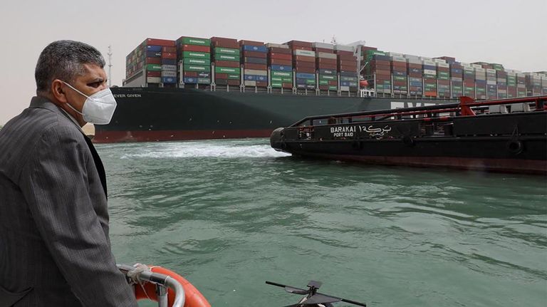 Buque encallado en el Canal de Suez 20210325