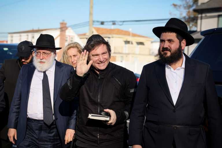 Javier Milei en su visita al lugar de descanso del Lubavitcher Rebb