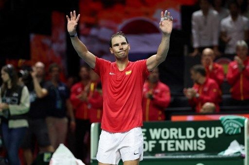 Rafael Nadal despidiéndose