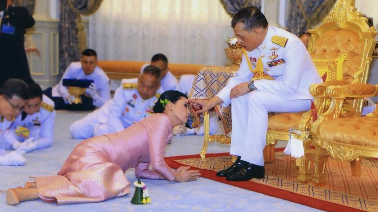 boda rey tailandia reina suthida