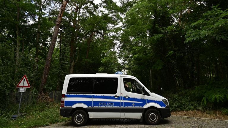 Policía de Berlín que estuvo buscando a una leona