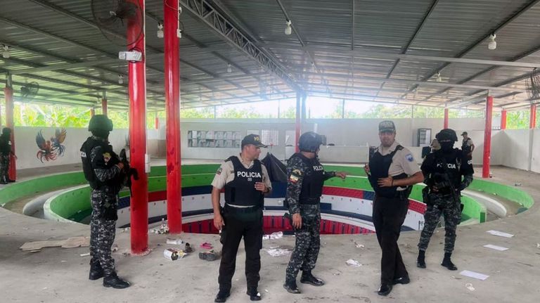 La policía de Ecuadro detuvo a cuatro sospechos por la masacre en una pelea de gallos