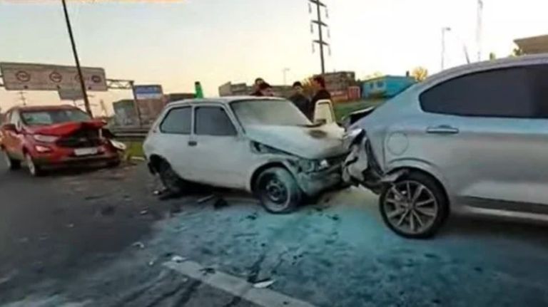 Triple choque en cadena en el ramal Campana complican el tránsito de la Panamericana