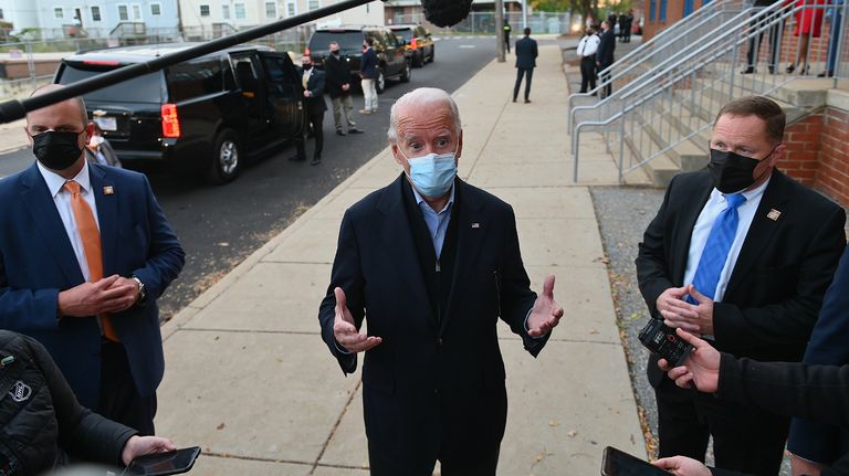 Suspenso. Joe Biden aún no alcanza los 270 electores en el conteo oficial.