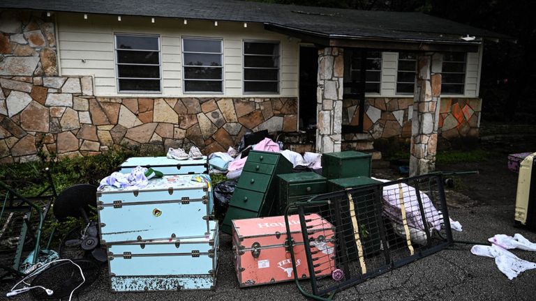 Lo que queda de Camp Mystic, el campamento cristiano de verano en Texas, donde estaban las 27 nenas desaparecidas en la inundación.